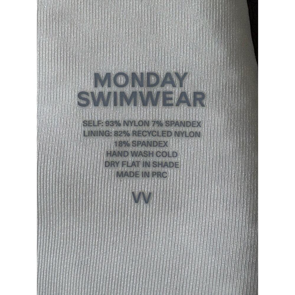 New Monday Swimwear Ivory Crochet Bikini Top VV - Picture 7 of 8